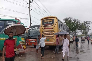 শ্রমিক-শিক্ষার্থী দ্বন্দ্ব : পরিবহন ধর্মঘটে অচল সুনামগঞ্জ