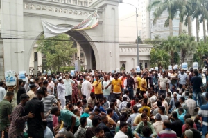 চতুর্থ দিনের মতো ইশরাক সমর্থকদের নগরভবন ঘেরাও