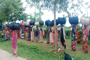 চা শ্রমিকদের প্রভিডেন্ট ফান্ডে শত কোটি টাকার বকেয়া: অনিশ্চয়তায় হাজারো শ্রমিকের ভবিষ্যৎ চা শ্রমিকদের প্রভিডেন্ট ফান্ডে শত কোটি টাকার বকেয়া: অনিশ্চয়তায় হাজারো শ্রমিকের ভবিষ্যৎ