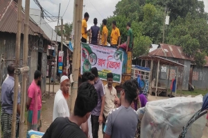 মাধবপুরে স্বচ্ছতা গ্রুপ ও আশার আলো রক্তদান সংগঠনের উদ্যোগে ত্রাণ সামগ্রী বিতরণ