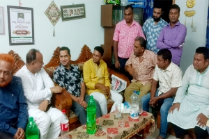 সাংবাদিক তুরাবের পরিবারের পাশে মুশফিকুল ফজল আনসারী