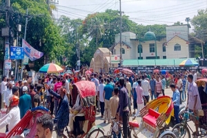 মেডিকেল এলাকায় অটোরিকশা চালকদের সঙ্গে রিকশাচালকদের সংঘর্ষ