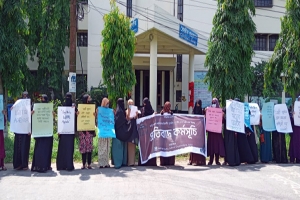সংস্কার কমিশন ও মৈত্রী যাত্রার বিরুদ্ধে শাবিপ্রবি ছাত্রীদের প্রতিবাদ