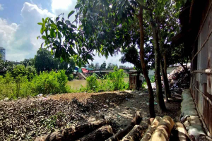 দখল-দূষণে নিঃশ্বাসহীন মনু নদী