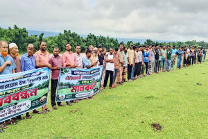 গোয়াইনঘাটে শতবর্ষের ঐতিহ্য স্কুল মাঠ ও মন্দির রক্ষায় এলাকাবাসীর মানববন্ধন
