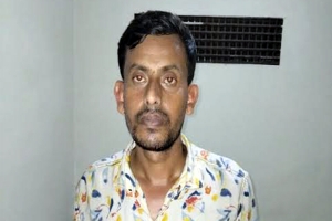 তালা ভেঙে বিদ্যালয়ের ৩০টি ট্যাব চুরি, নৈশ প্রহরী গ্রেপ্তার