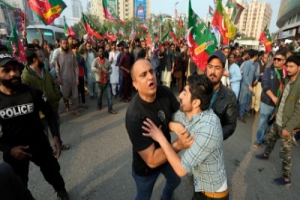 পাকিস্তানে ২৫১ আসনের ফলাফলে এগিয়ে ইমরানপন্থিরা