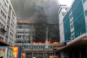 হবিগঞ্জে চিপসের কারখানায় আগুন