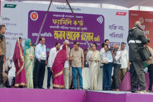 তৃতীয় ধাপের ফ্যামিলি কার্ড বিতরণ কার্যক্রম উদ্বোধন করলেন প্রধানমন্ত্রী