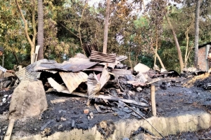 শান্তিগঞ্জে অগ্নিকাণ্ডে নিঃস্ব ৫ পরিবার