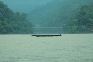 জাফলংয়ে পানিতে ডুবে যুবক নিখোঁজ