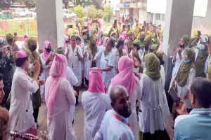 ৬ তলায় কাতরাচ্ছে হাম আক্রান্ত শিশুরা, নিচে গানের তালে নাচলেন নার্সরা