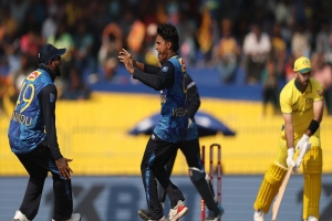 শ্রীলঙ্কায় রেকর্ড হার, ধবলধোলাইয়ের লজ্জা পেল অস্ট্রেলিয়া