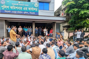ছাত্রলীগের তৎপরতা বন্ধে ব্যবস্থা চেয়ে এসএমপি কার্যালয়ে ছাত্রদলের অবস্থান ছাত্রলীগের তৎপরতা বন্ধে ব্যবস্থা চেয়ে এসএমপি কার্যালয়ে ছাত্রদলের অবস্থান