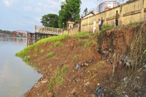 সুরমার ভাঙনে হুমকির মুখে যমুনা অয়েলের ডিপো