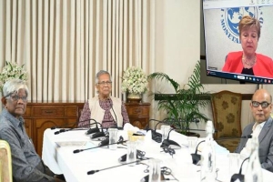 কিছু লোক আক্ষরিক অর্থে ব্যাগভর্তি টাকা নিয়ে পালিয়েছে : প্রধান উপদেষ্টা