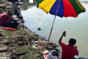 জগন্নাথপুরে বড়শি বাওয়া উৎসবে মেতেছেন শিকারিরা