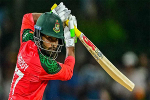 শেষ ওভারে ৪ ছক্কা ১ চারে হৃদয়ের ৩০