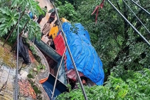জৈন্তাপুরে বিজিবির অভিযানে ১১ ট্রাক ভারতীয় চিনি জব্দ