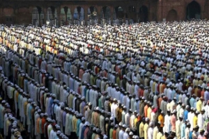 নামাজে কাতার সোজা করতে হয় কেন?