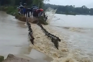 মৌলভীবাজারে তিন লাখ মানুষ পানিবন্দি