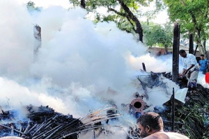 শান্তিগঞ্জে আগুনে পুড়ল ইউপি চেয়ারম্যানের গুদামঘর
