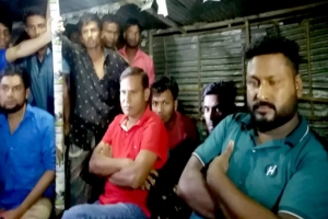 মধ্যনগরে প্রার্থীর পক্ষে টাকা বিতরণকালে পুলিশ সদস্য আটক