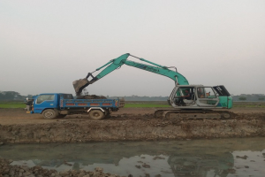 ওসমানীনগরে দেদারছে কাটা হচ্ছে ফসলি জমির মাটি