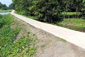 কাদা-পানির দুর্ভোগ পেরিয়ে স্বস্তির পথে ঠাকুরভোগ, নির্মিত দুই সিসি সড়ক