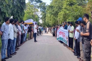 শাবিপ্রবিতে ধর্ষকদের সর্বোচ্চ শাস্তির দাবিতে মানববন্ধন