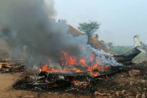 অবতরণের সময় উড়োজাহাজ বিধ্বস্ত, মহারাষ্ট্রের উপমুখ্যমন্ত্রীসহ নিহত ৪