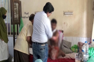 ফোন চুরির অপবাদে নির্যাতনের পর যুবকের গায়ে আগুন