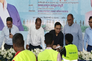 পরিচ্ছন্নতাকর্মীরাই সিটি করপোরেশনের প্রাণ: বাণিজ্যমন্ত্রী পরিচ্ছন্নতাকর্মীরাই সিটি করপোরেশনের প্রাণ: বাণিজ্যমন্ত্রী