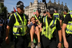 যুক্তরাজ্যে নিষিদ্ধ ‘ফিলিস্তিন অ্যাকশনের’ সমর্থনে বিক্ষোভ, আটক ৪৬৬