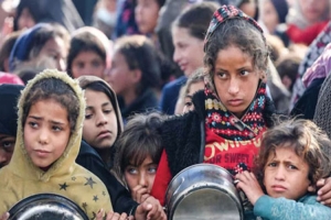 গাজায় মানুষ যেন হাঁটতে থাকা লাশ, ক্ষুধা ও হামলায় নিহত আরও ৯৪