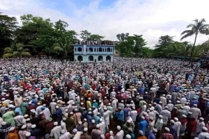 শায়খে চাক্তা'র জানাজায় মুসল্লীদের ঢল 