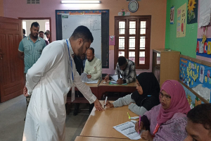 ভোট গ্রহণ শুরু, কেন্দ্রে কেন্দ্রে ভোটারদের উপস্থিতি