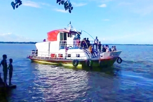 হাকালুকির সৌন্দর্যে মাতোয়রা পর্যটকরা