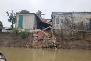 পাহাড়ি ঢলে সুরমায় ভাঙন, ঝুঁকিতে দুই শতাধিক বসতভিটা