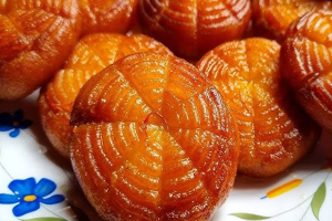 ছুটির দিনে বানিয়ে ফেলুন তালের পাকন পিঠা