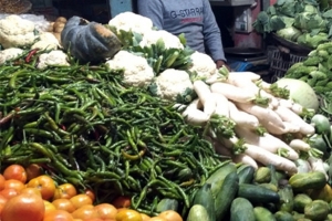 কাঁচা মরিচের কেজি ৪০০ টাকা
