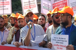 এনইআইআর সংস্কারসহ তিন দফা দাবিতে সিলেটে মোবাইল ব্যবসায়ীদের মানববন্ধন