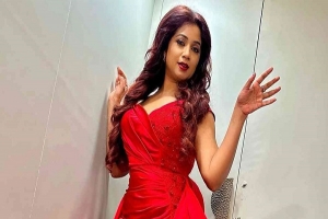 নিজের গাওয়া ‘চিকনি চামেলি’ নিয়েও আপত্তি শ্রেয়ার