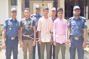 মাদ্রাসা শিক্ষার্থীদের উত্ত্যক্তের অভিযোগে গ্রেপ্তার ৩