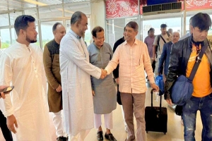 সিলেটে এসে পৌঁছেছেন আজম খান