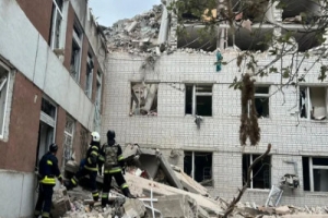 ইউক্রেনে রাশিয়ার ক্ষেপণাস্ত্র হামলায় নিহত ১৭