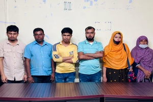 লালদীঘির পাড়ে নীলাদ্রি রেস্ট হাউজ থেকে নিশিবালা সহ আটক ৬