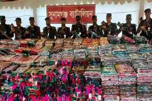 শান্তিগঞ্জে ৩ কোটি ৫৮ লাখ টাকার ভারতীয় শাড়ি জব্দ