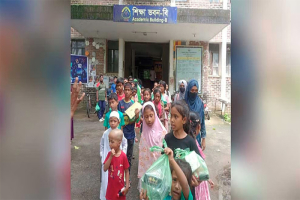 জুলাই শহীদ রুদ্র সেন স্মরণে শাবিতে দরিদ্র শিশুদের খাবার বিতরণ