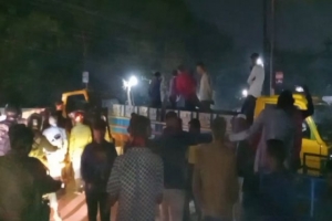 অবরোধ প্রত্যাহার করলেন ট্রাক শ্রমিকরা